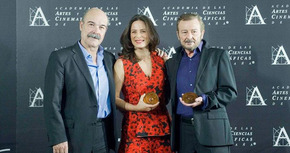 Aitana Sánchez-Gijón y Juan Diego reciben la Medalla de Oro de la Academia