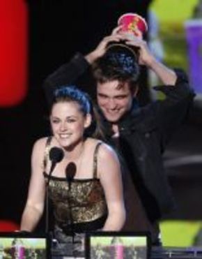 Pattinson y Stewart, triunfadores en los MTV Movie Awards
