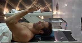 'Eternal', un thriller de ciencia ficción protagonizado por Ryan Reynolds y Ben Kingsley