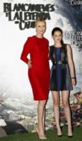 Charlize Theron y Kristen Stewart, en España para presentar 'Blancanieves y la leyenda del cazador'