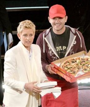 El repartidor de pizza de los Oscar, invitado en el programa de Ellen DeGeneres